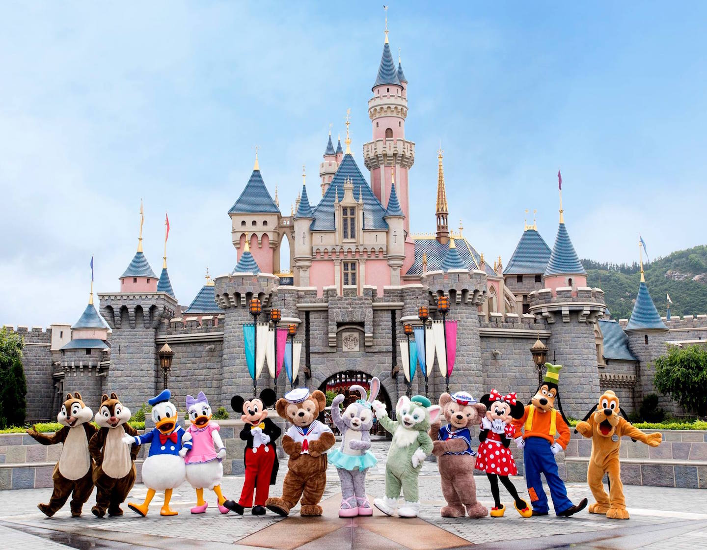 tourist to hong kong disneyland