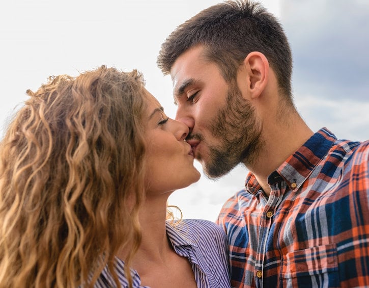 woman and man kissing 