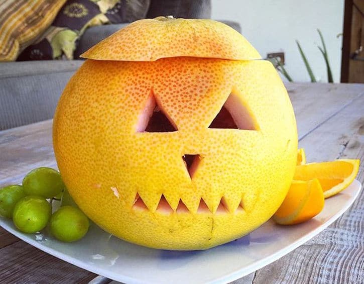 Halloween-fruit-plate-pomelo