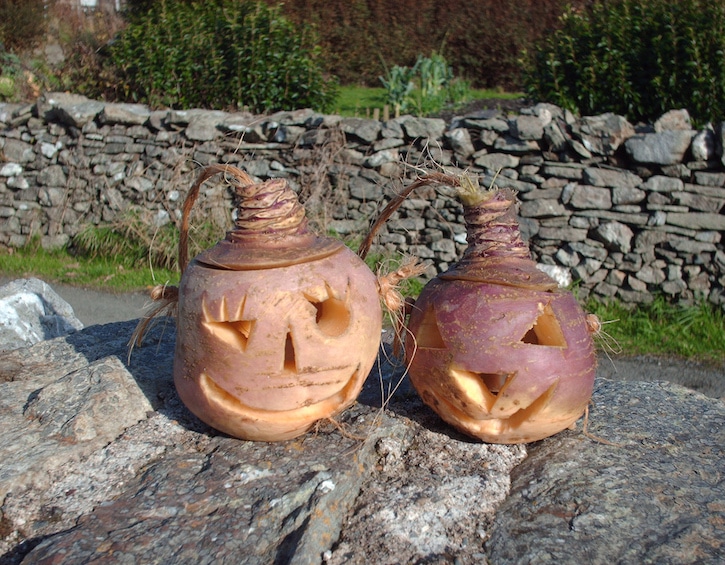 turnip-carve-pumpkin-halloween