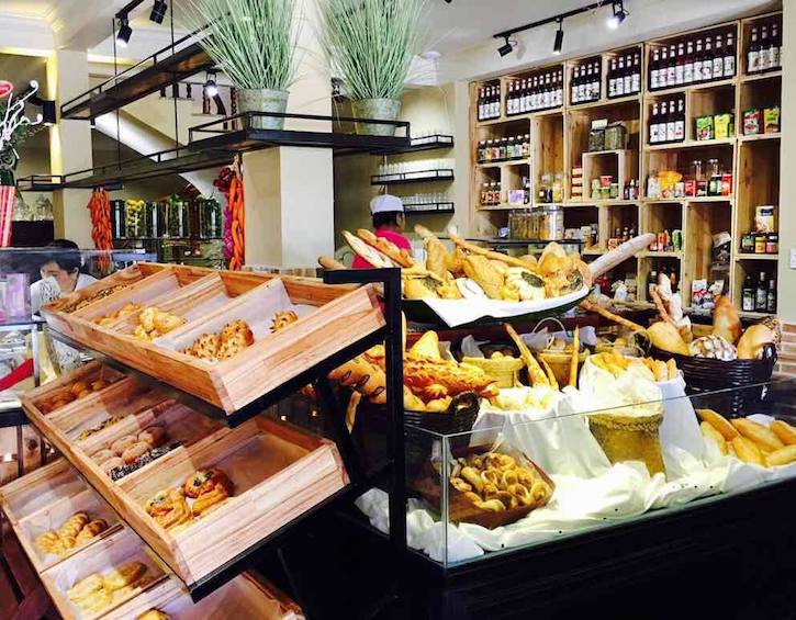 travel hoi an, vietnam taste french food