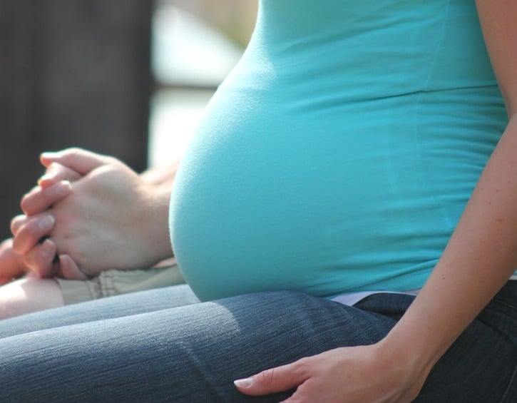 pregnancy labour antenatal classes holding hands