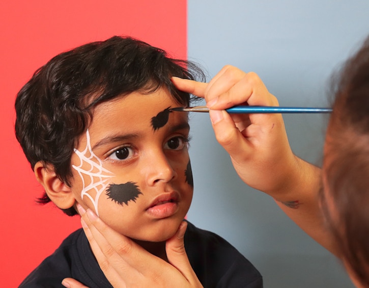 parties play easy halloween face painting spider body