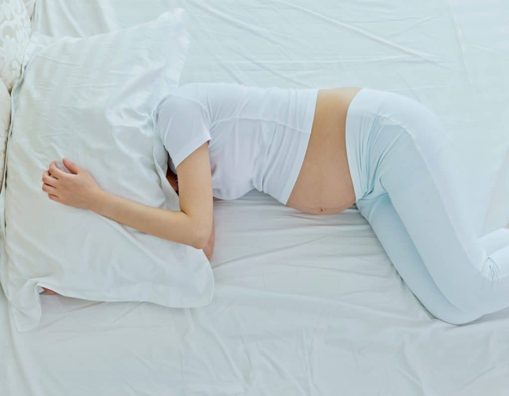 pregnancy good sleep tips featured