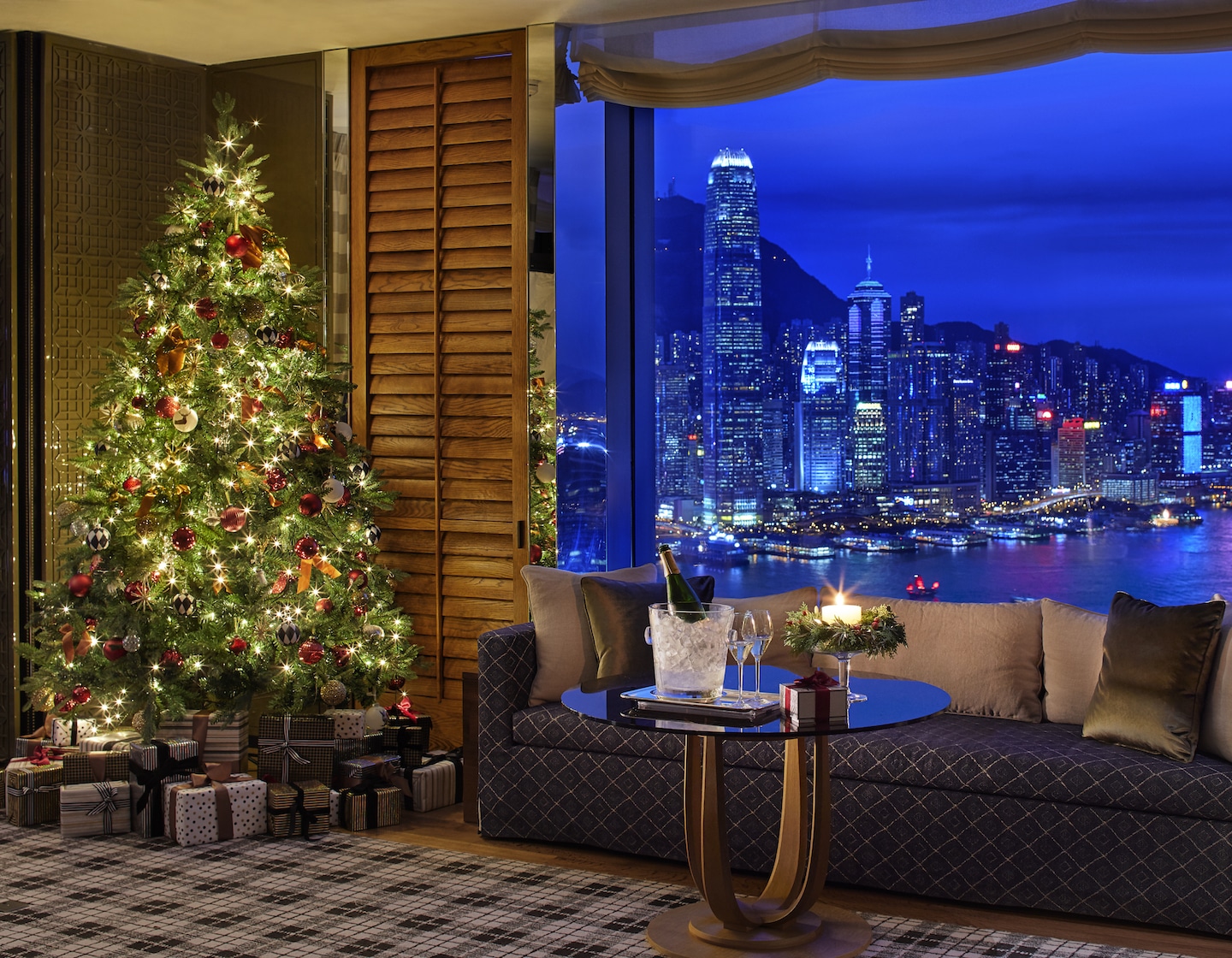 whats on Christmas giveaway 2019 rosewood room
