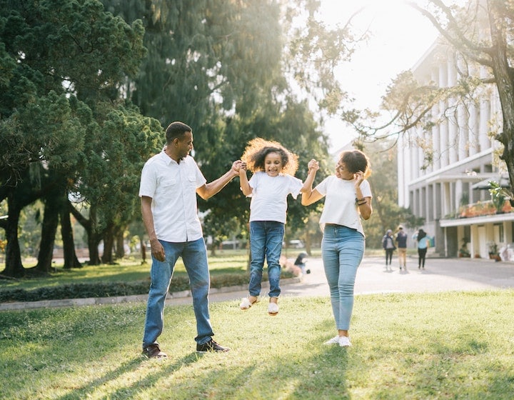 family volunteering summer holidays happiness family life