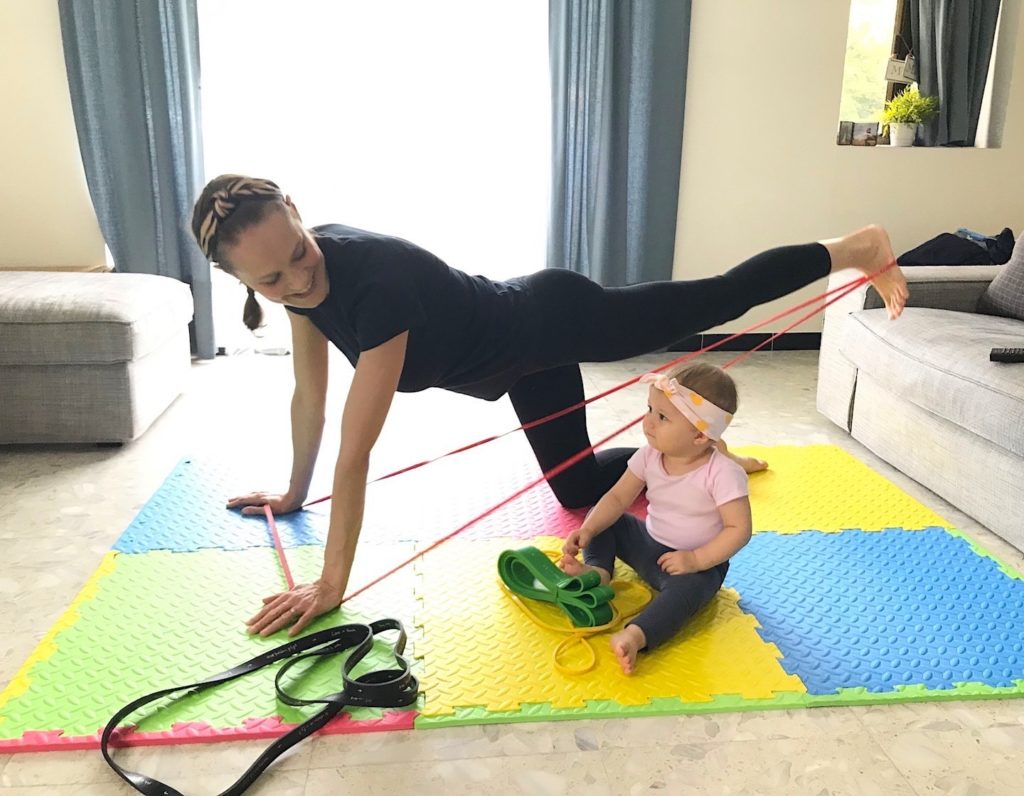 Mama using 3xbands for exercise with daughter