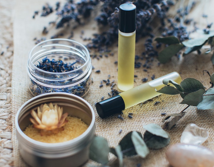 Alternative therapy, aromatherapy 