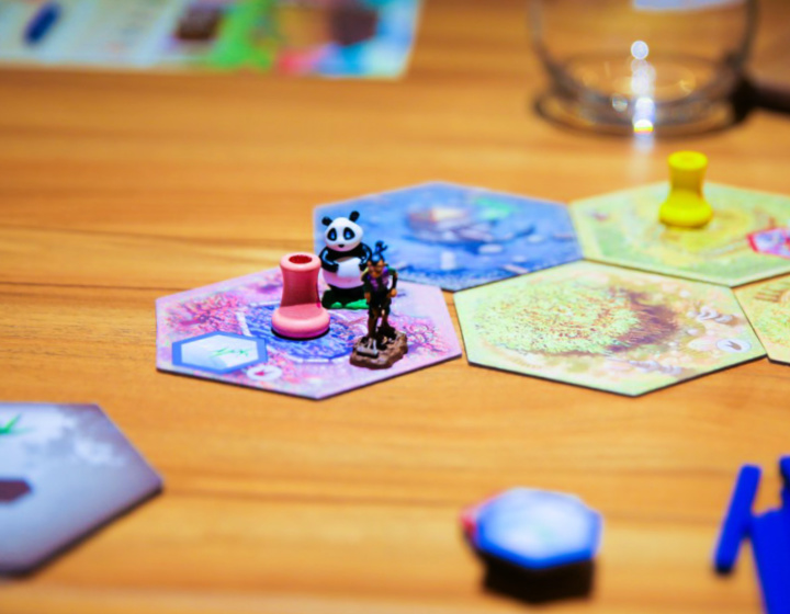 Where teens can hangout boardgames parties