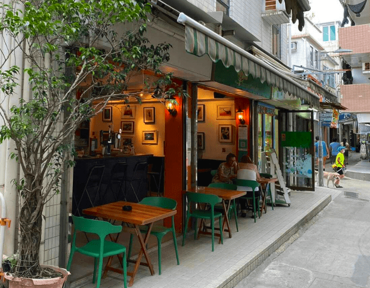 Banyan Bay Cafe, restaurant on Lamma Island 