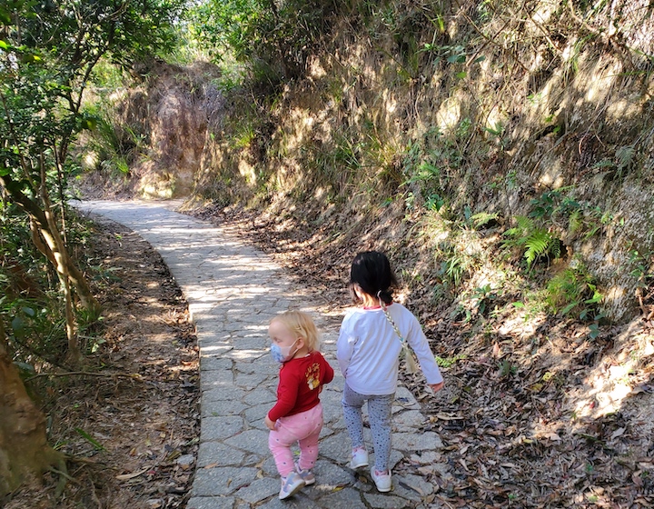iwd cruz kids hiking raising girls