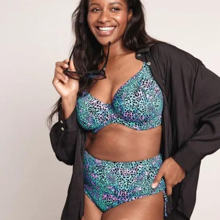 Women's swimsuits delivering to Hong Kong, Bravissimo