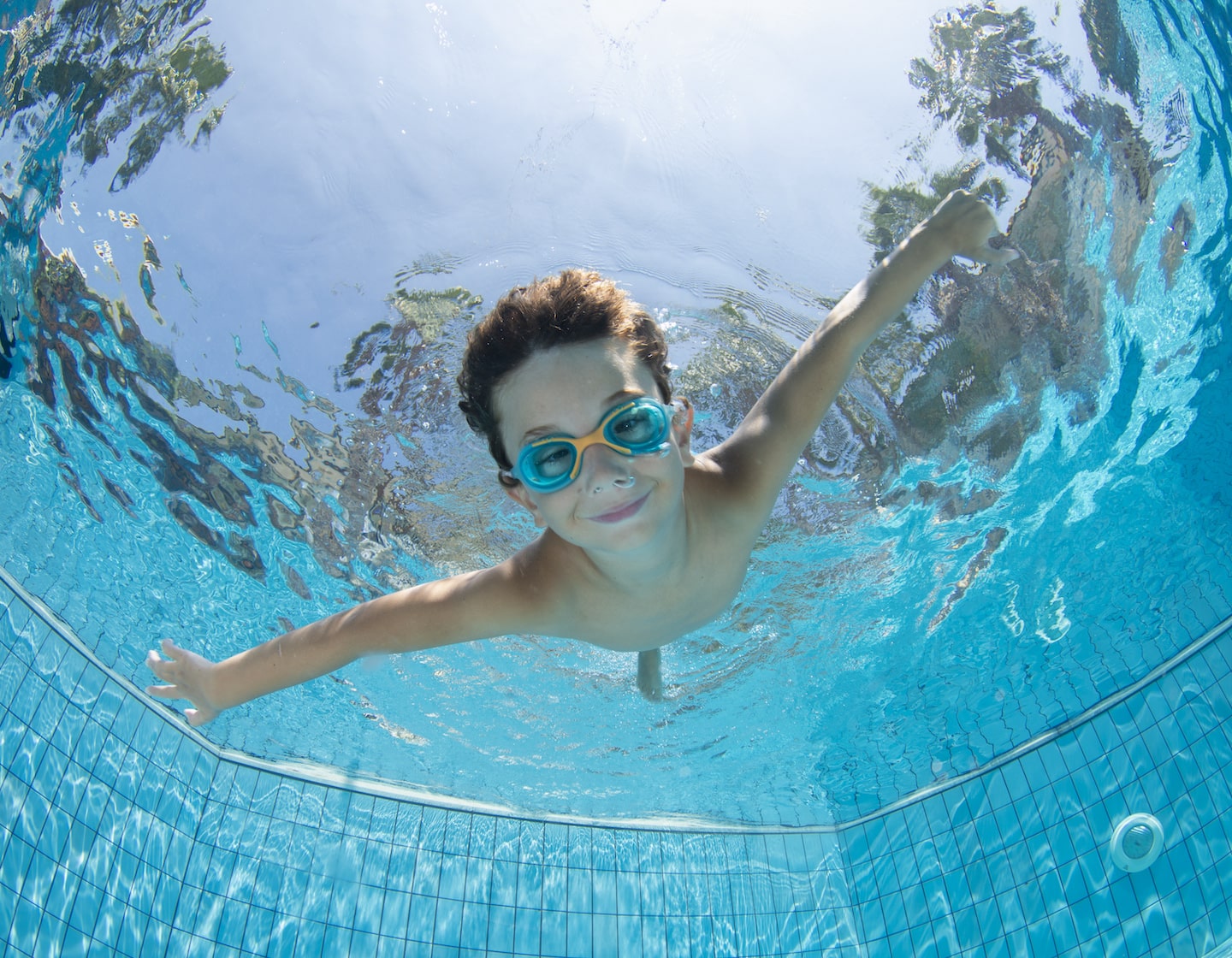 public swimming pools hong kong