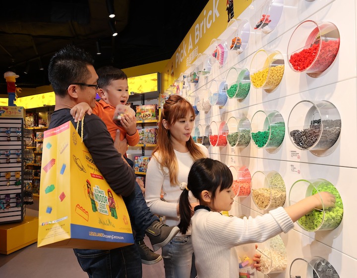 legoland discovery center indoor activities hong kong rainy day raining indoor playroom indoor playhouse