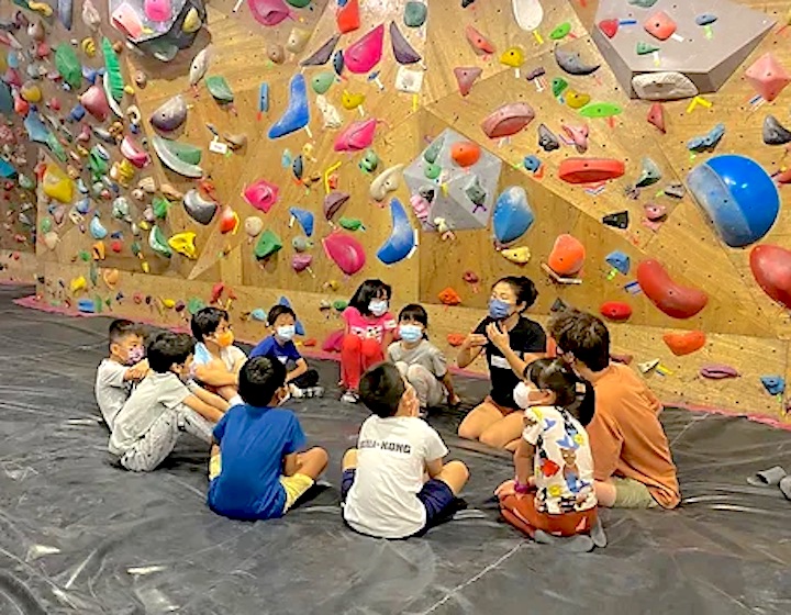 Attiv V Bouldering Rock Climbing Gym