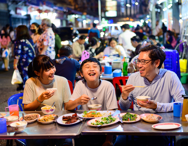 Alfresco Restaurants Outdoor Dining Terrace Hong Kong Family Friendly Eat: Dai Pai Dong