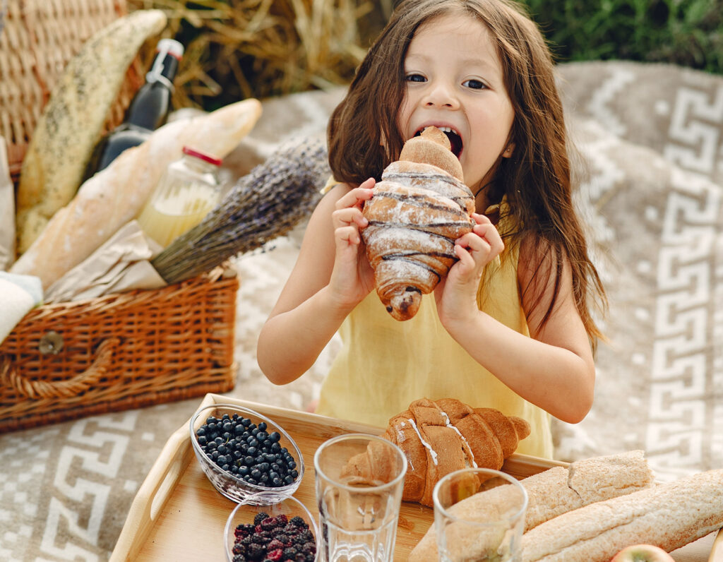 child having pastries for brunch, where to find kid friendly brunches in Hong Kong for the family, best brunch in HK