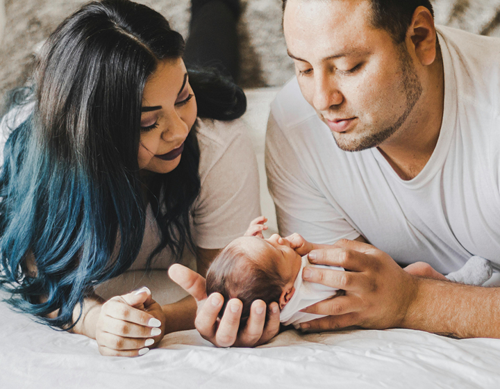 best Sleep Coach in hong kong Sleep Consultants Night Nurse in hk for better Baby Sleep: parents trying to get a baby to sleep
