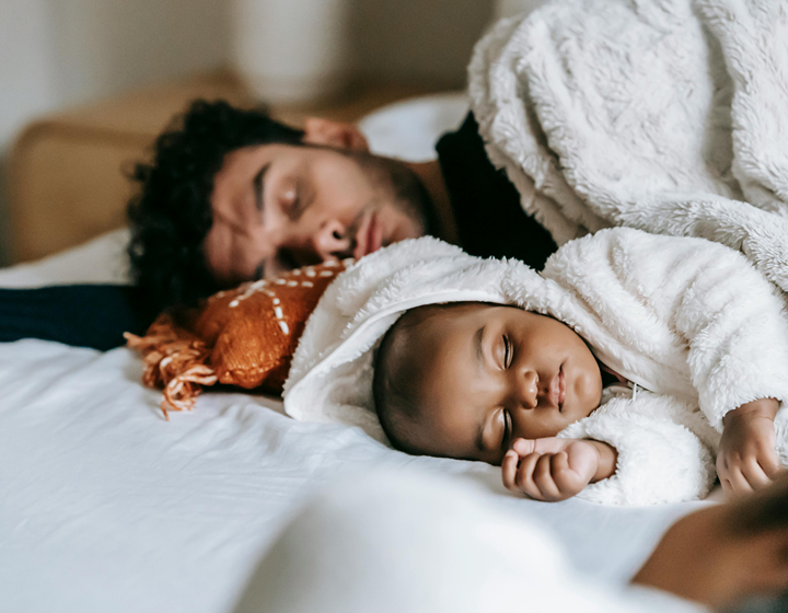 best Sleep Coach in hong kong Sleep Consultants Night Nurse in hk for better Baby Sleep: father and child sleeping taking a nap