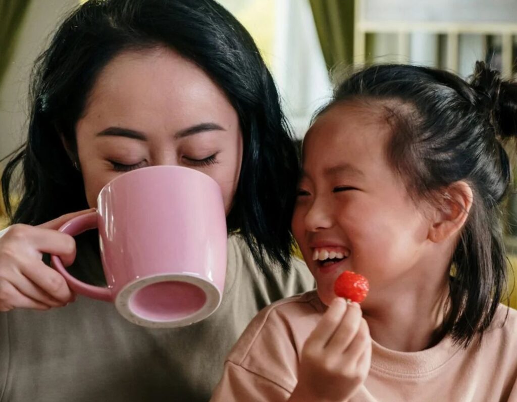 Mother's Day Brunch Spots, Afternoon Teas and Cakes In Hong Kong mother and child enjoying a meal
