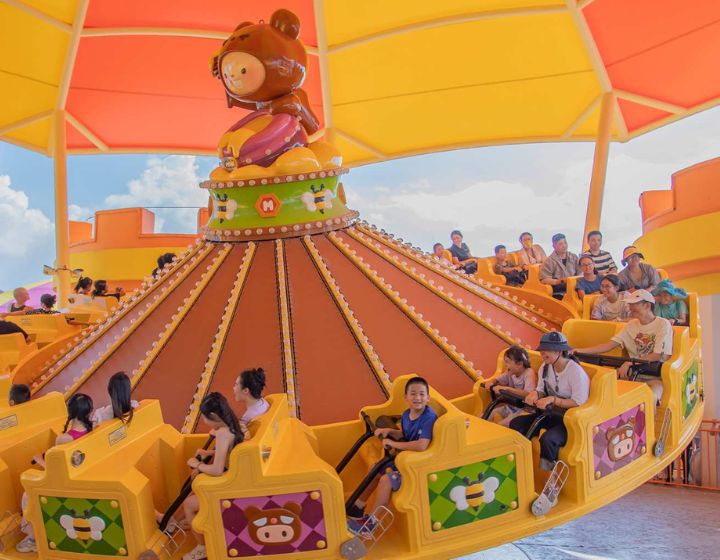 How to go and things to do in Shenzhen with the family : Happy Valley theme park for kids and adults of all ages 