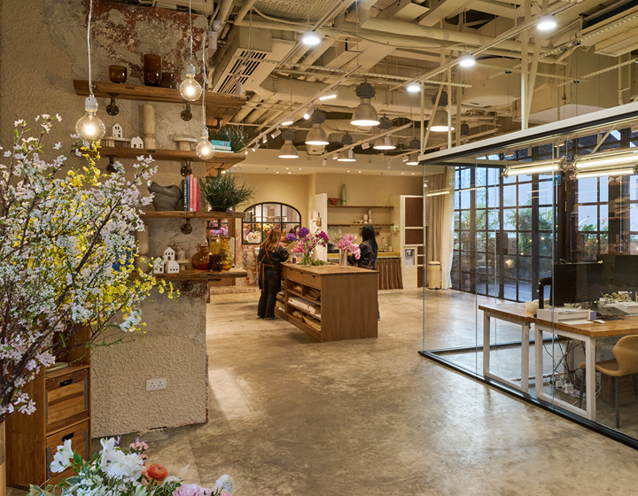 best florists in hong kong: van der bloom has online flower shopping and subscription services