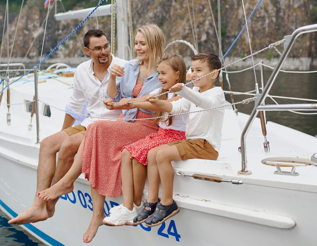best family friendly junk boat rentals in hong kong, junk for daytime charters and evening cruises for kids