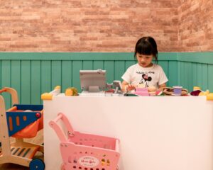 Kid-Friendly Restaurants in hong kong with indoor playrooms, playground and play areas, family friendly, eat, drink, parties, play