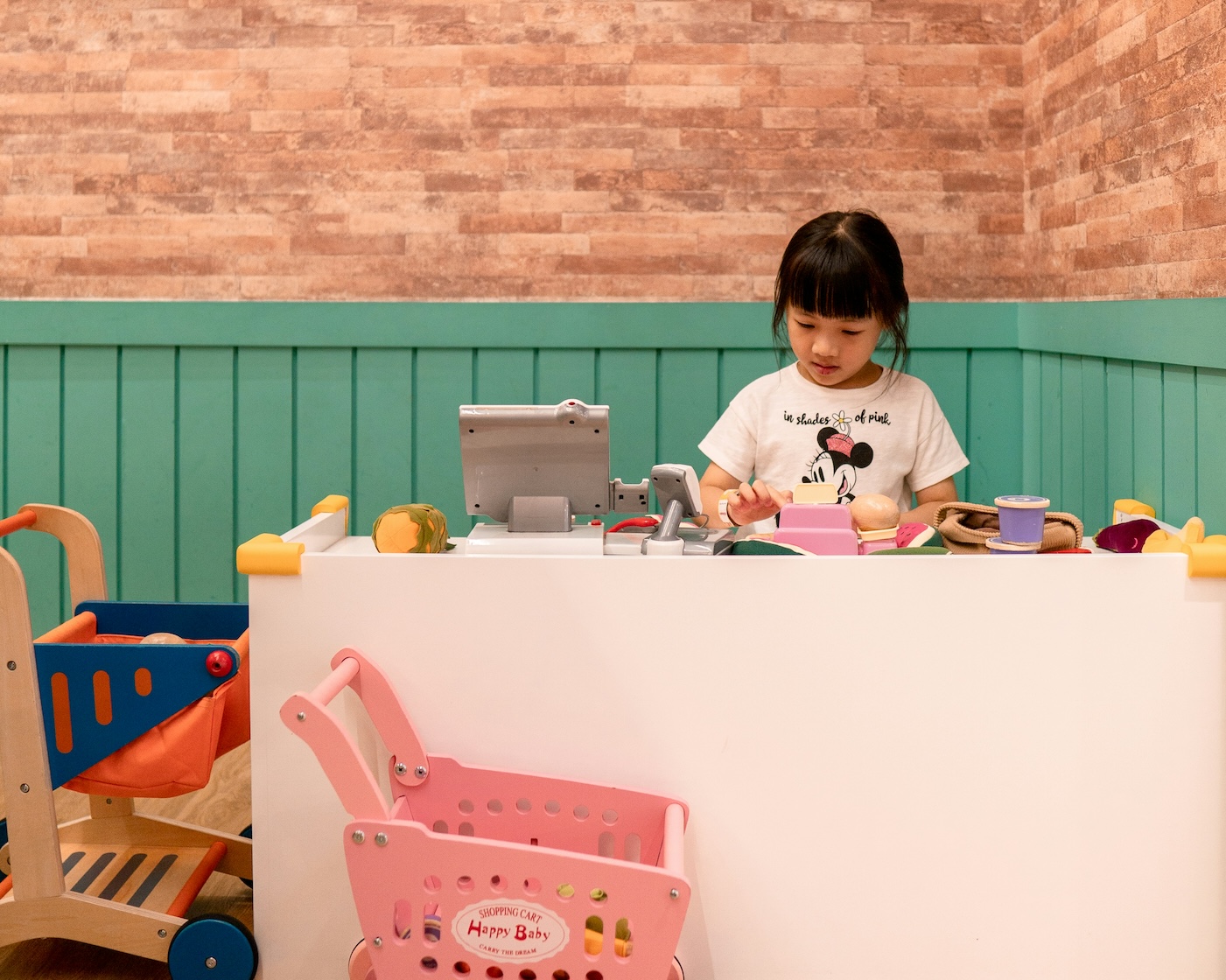 Kid-Friendly Restaurants in hong kong with indoor playrooms, playground and play areas, family friendly, eat, drink, parties, play