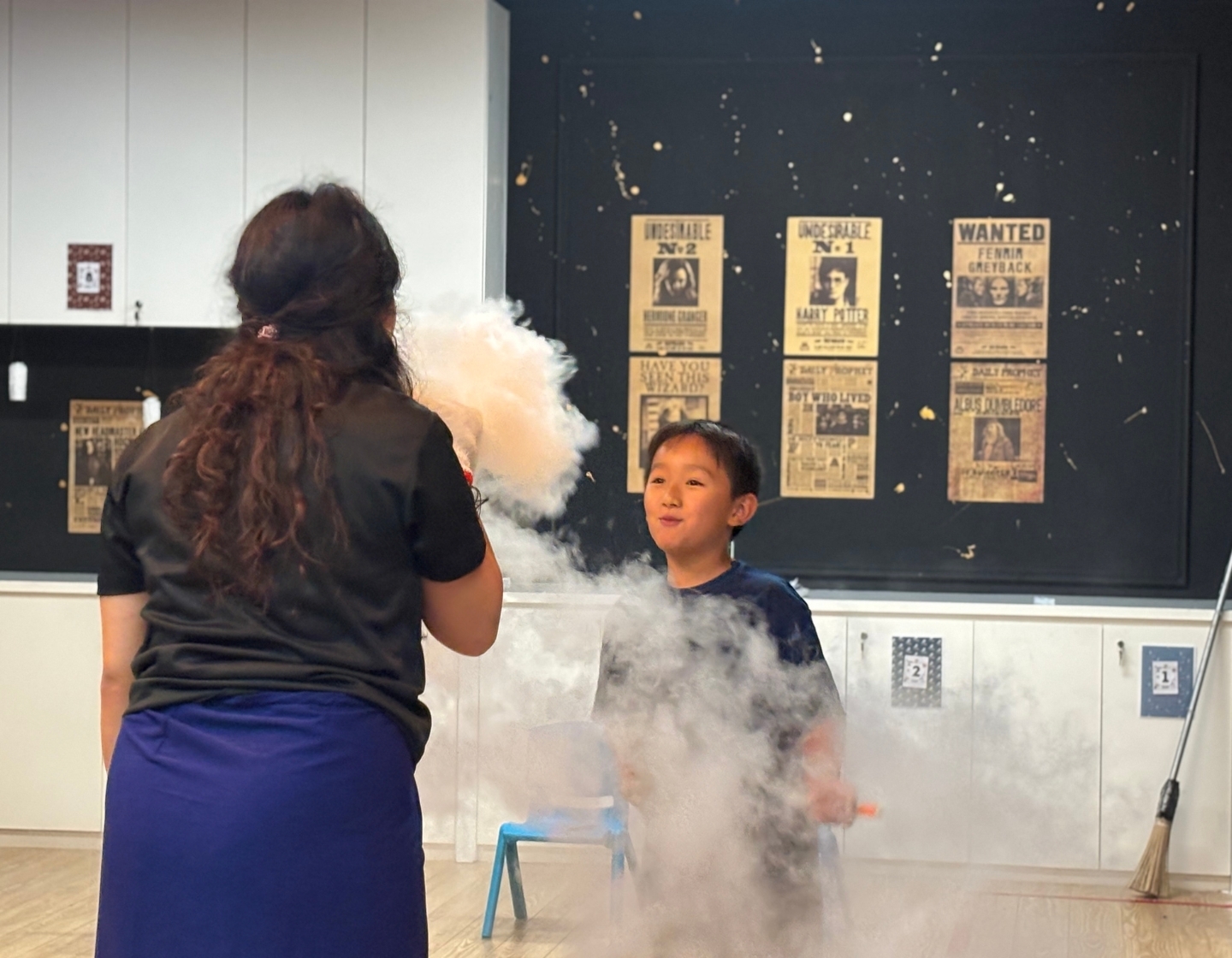 best summer camps in hong kong; newtonshow for is a great science based holiday camp where creativity meets STEM