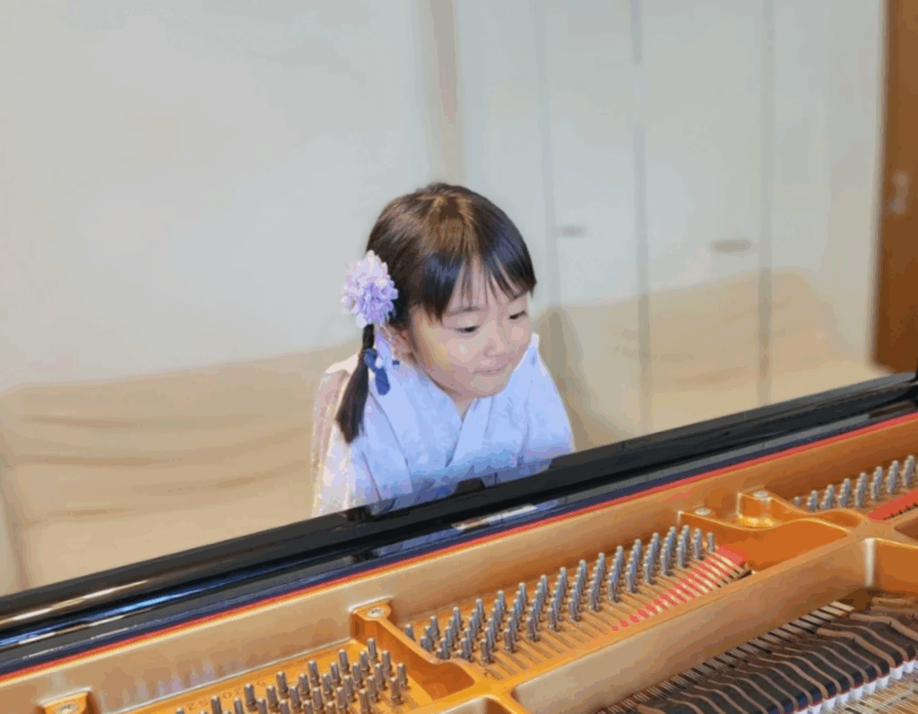 Inspiro Music Conservatoire Academy Education Wong Chuk Hang Sassy Mama Girl at Piano