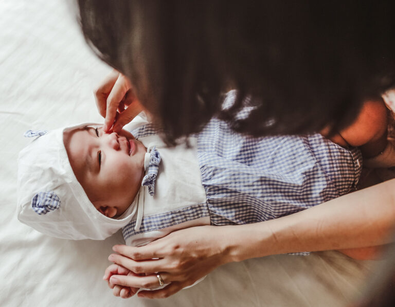 Maternity Nurse with a baby, Night Nurses Confinement Lady And Confinement Nanny, where to find a Pui Yuet in Hong Kong