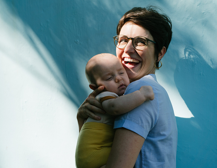 mother and child photo by Semi Circle Studio family photography hong kong documentary session