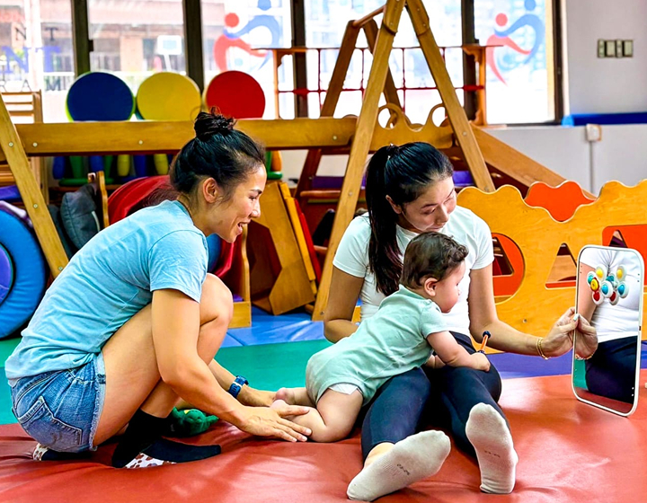 teachers and infant in parent infant program hong kong, best playgroups for babies in hk