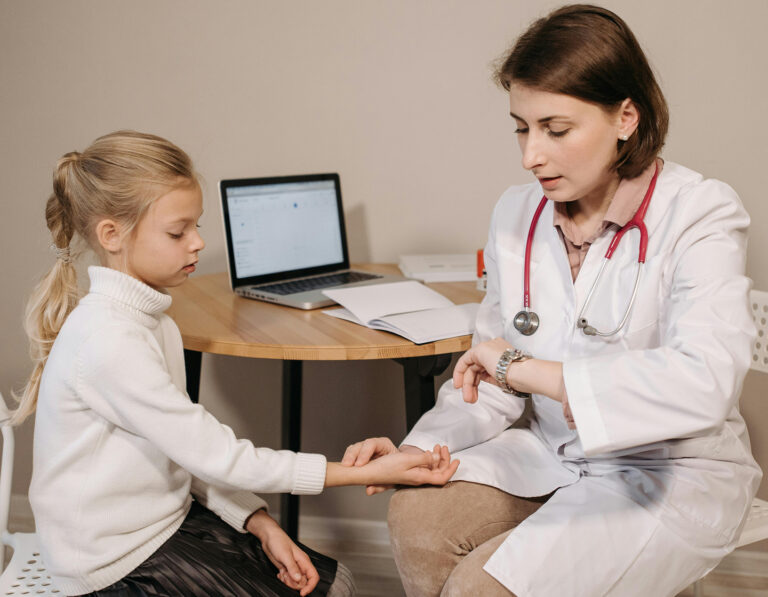 paediatrician – hero pexels-pavel-danilyuk-5998450