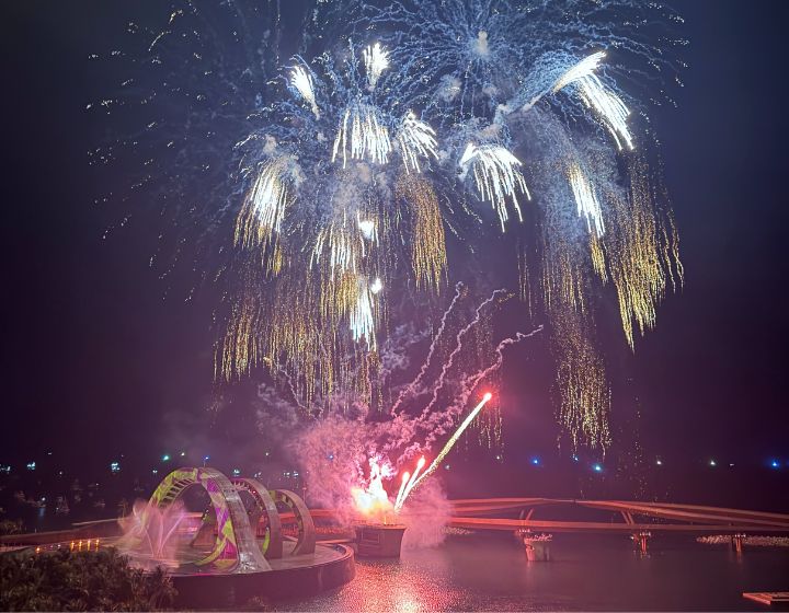 phu quoc fireworkds family holiday