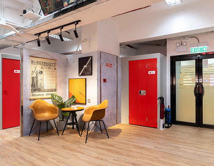 best storage companies in hong kong: Apple Storage recreational area in storage warehouse