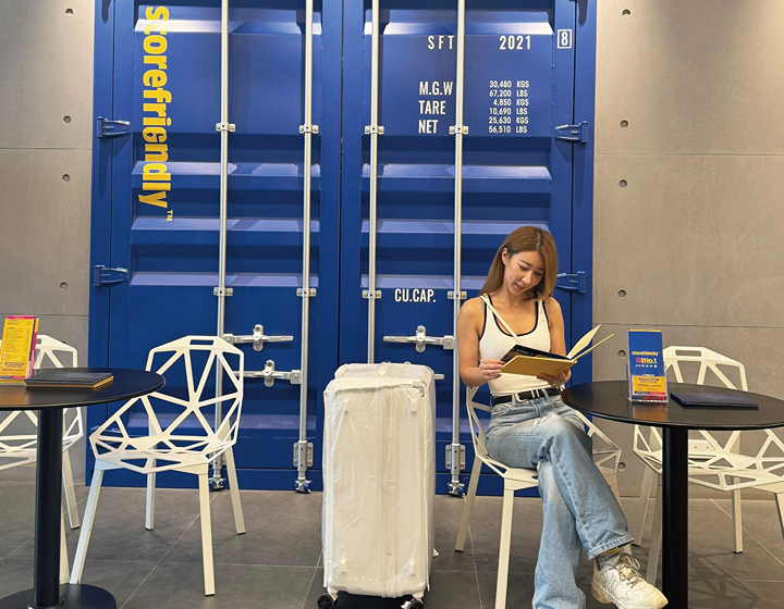best self storage service in hong kong: StoreFriendly warehouse with seating area