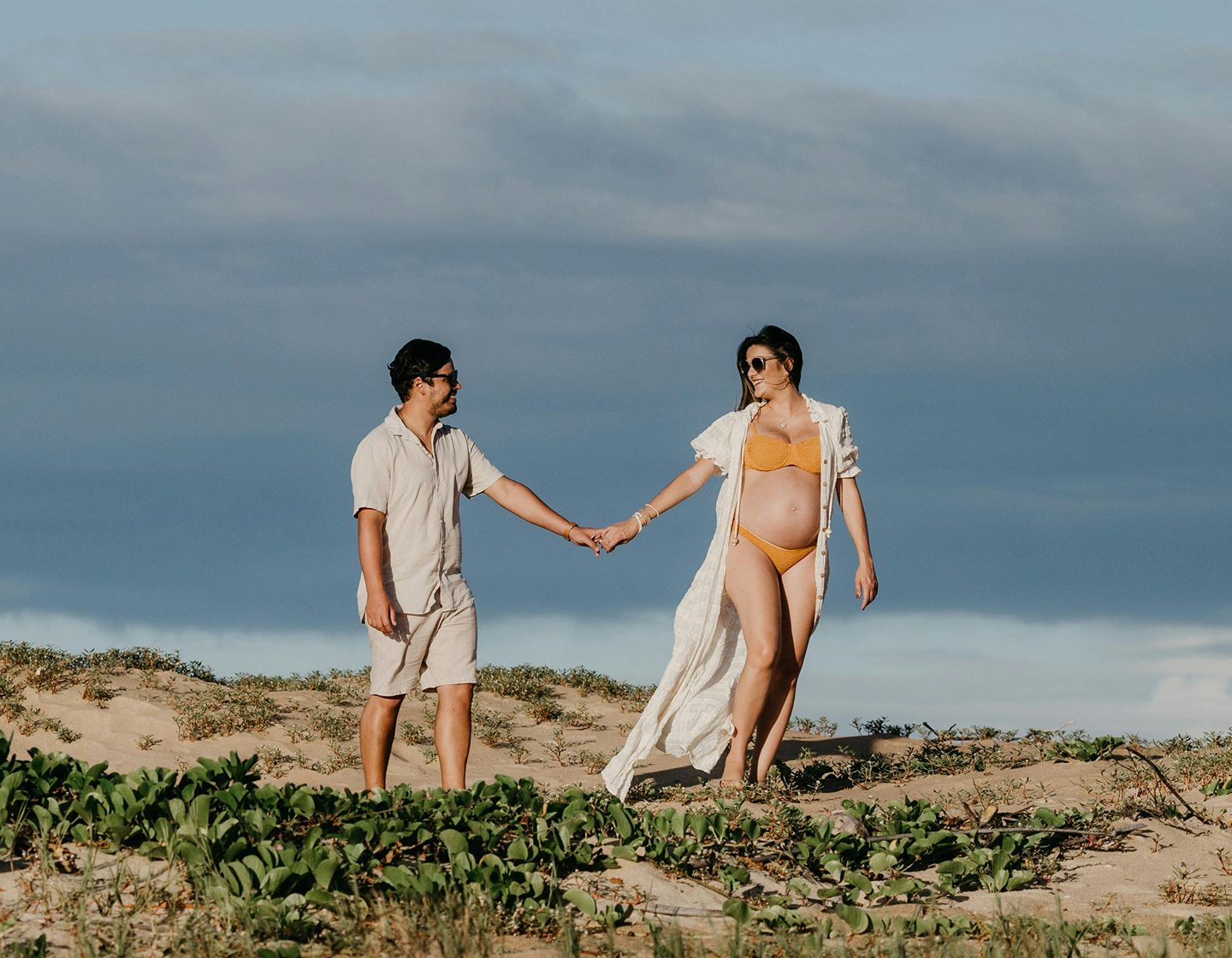 Best Babymoon Destination In Asia, hotels and resorts to book for your babymoon holiday; pregnant woman and partner on a babymoon holiday