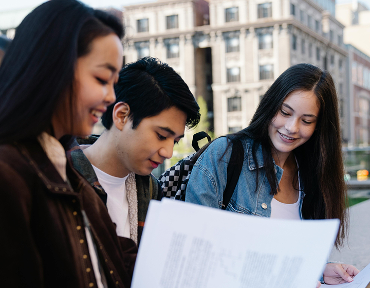 applying to USA and UK universities, things a Hong Kong parent should know; three students applying for college