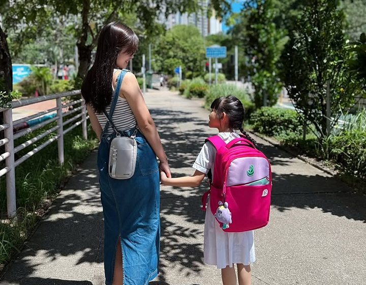 woman and child with a KAGS school bag, where to get ergonomic kids backpacks in hong kong; KAGS short for Kids Bags