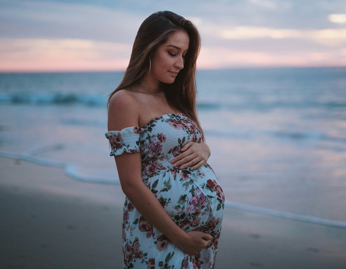 Pregnant woman wearing a maternity dress by the beach in Hong Kong, where to buy the best maternity clothes in HK