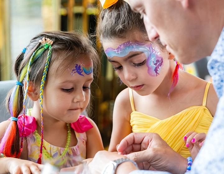 kids face painting at Aqua Brunch, weekend brunch for families in TST where kids eat free on Sundays and have access to a playground and activities and a kids brunch menu