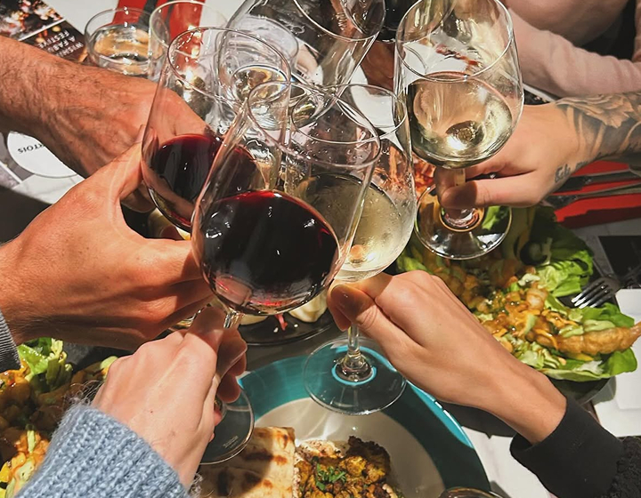 wine cheers at Oolaa Central weekend brunch with free flow