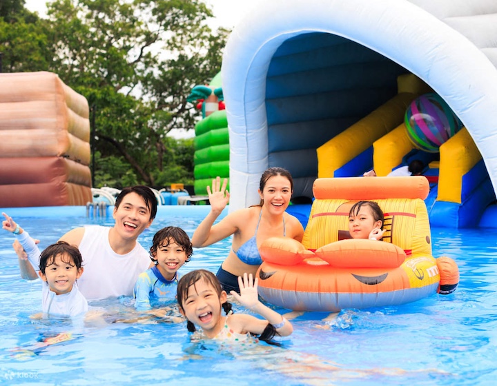 a family plays on the water slides at tai Mei tuk jurassic splash
