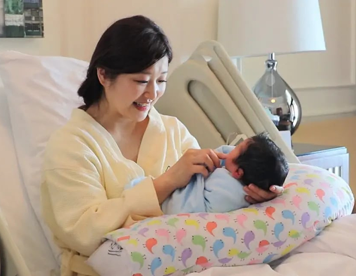 mother and baby in the maternity ward of Matilda Hospital Hong Kong
