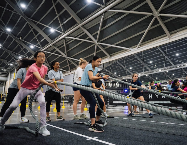hyrox youngsters pulling ropes in the teen fitness competition