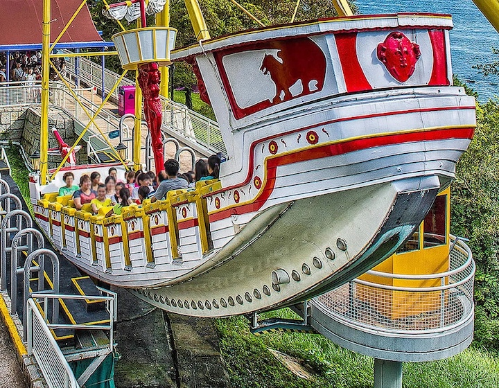 the crazy galleon ride at Hong Kong ocean park