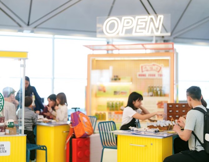 children play at a free kids activity in Hong Kong international airport